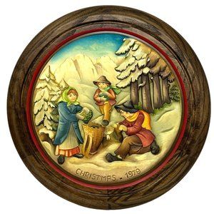 Vintage ANRI Christmas Wooden Plate 1979 The Moss Gatherers of Vilnoess 11"